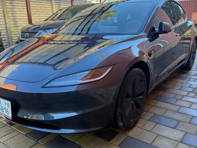 Tesla Model 3 - фото 1