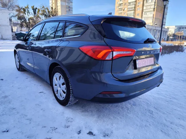 Ford Focus - фото 5