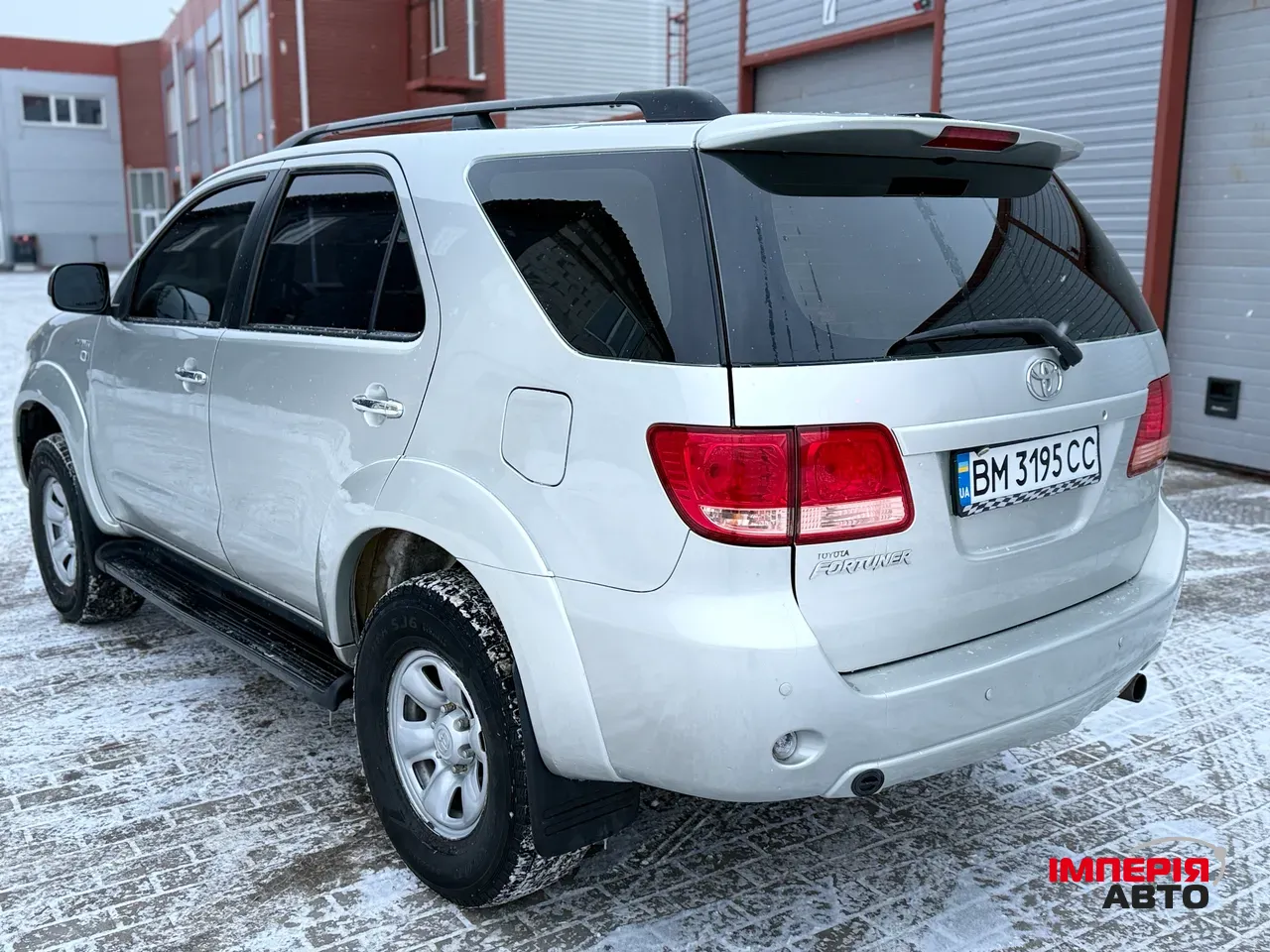 Toyota Fortuner - фото 8