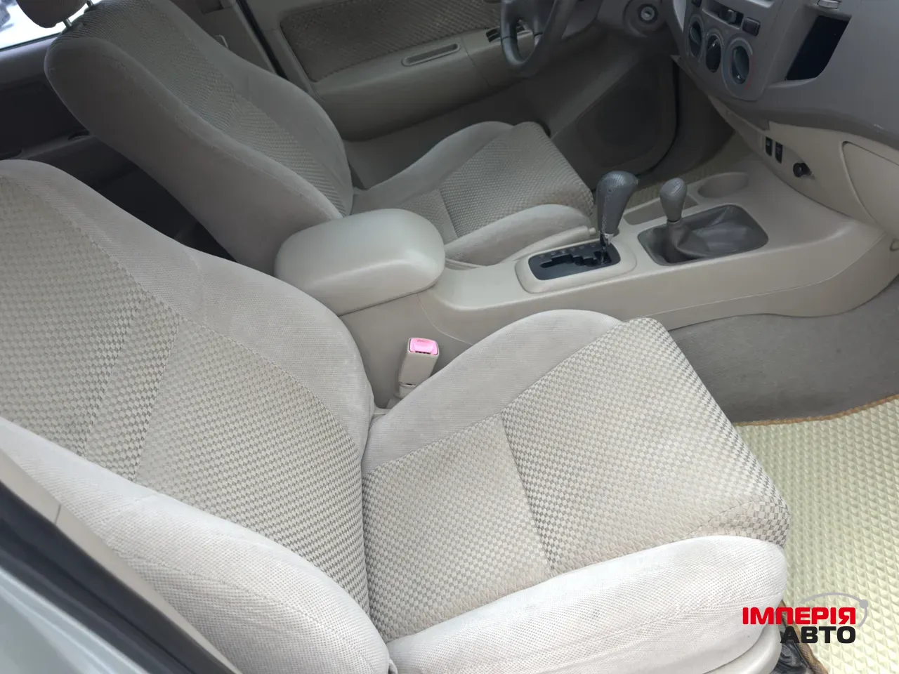 Toyota Fortuner - фото 14