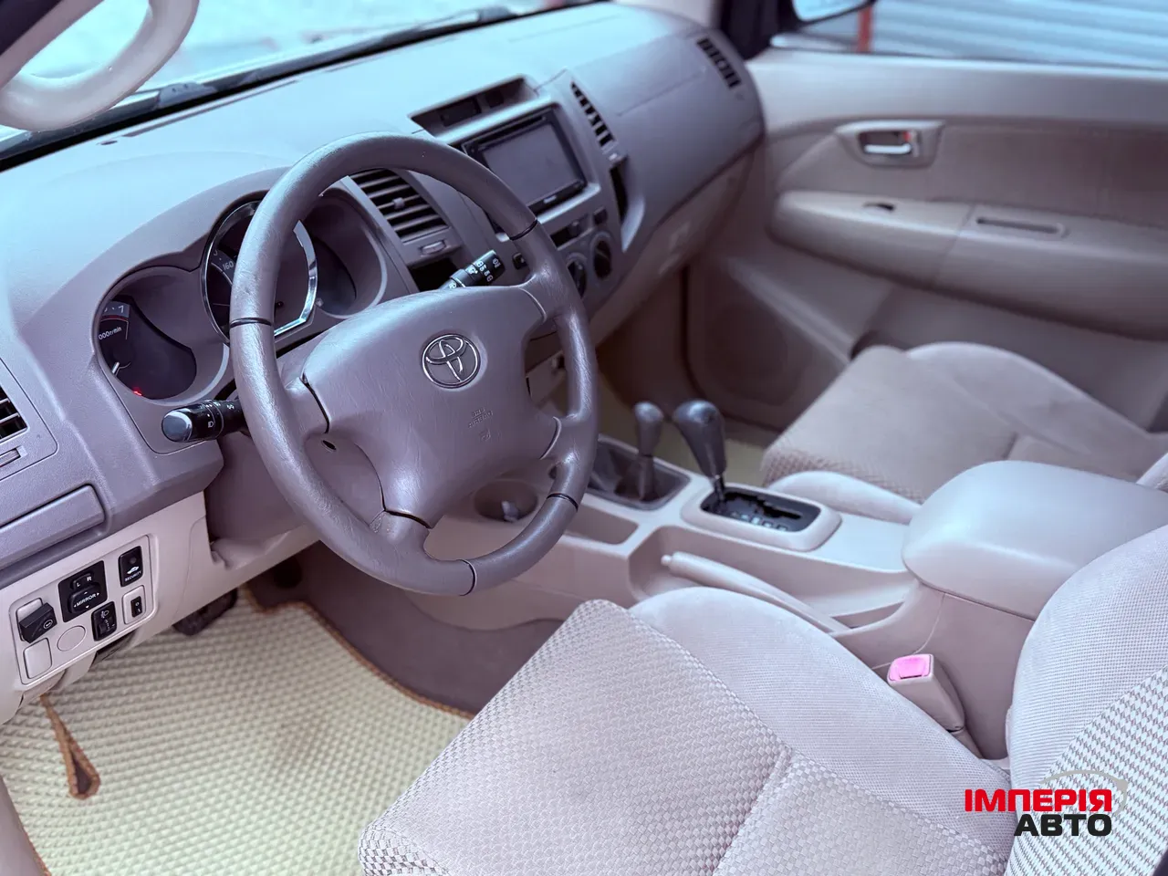 Toyota Fortuner - фото 12