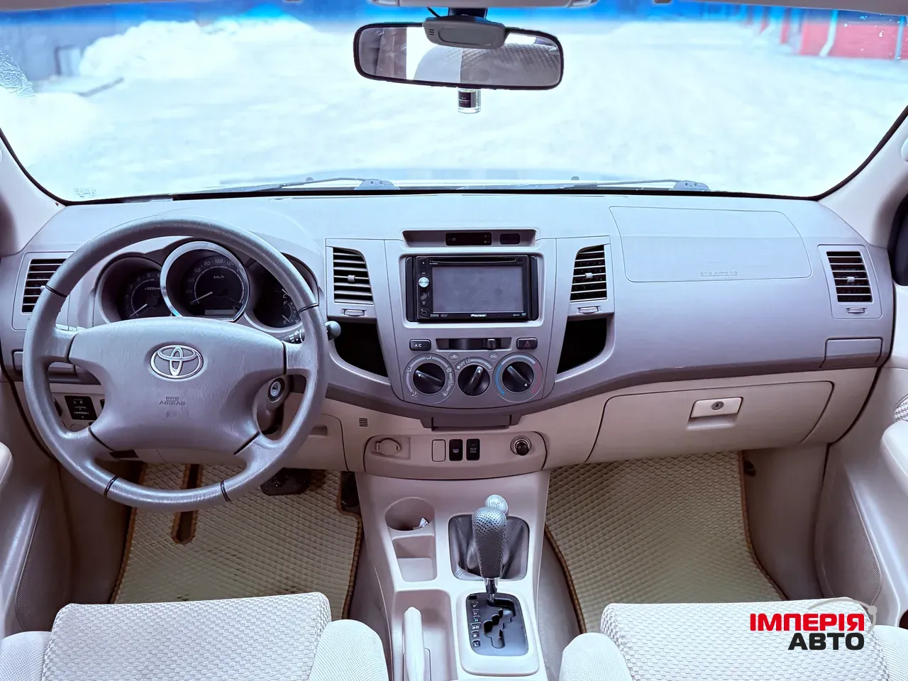 Toyota Fortuner - фото 16