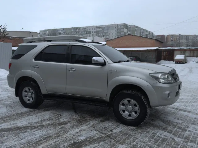Toyota Fortuner - фото 3