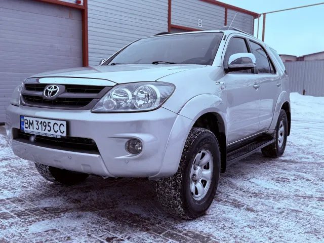 Toyota Fortuner - фото 2