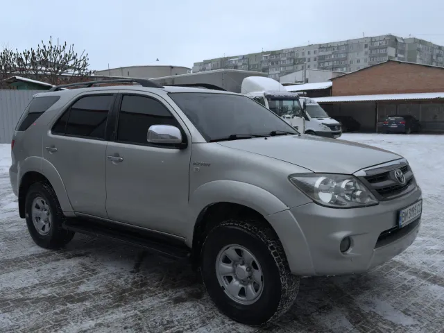 Toyota Fortuner - фото 5