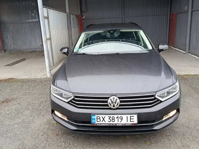 Volkswagen Passat - фото 1