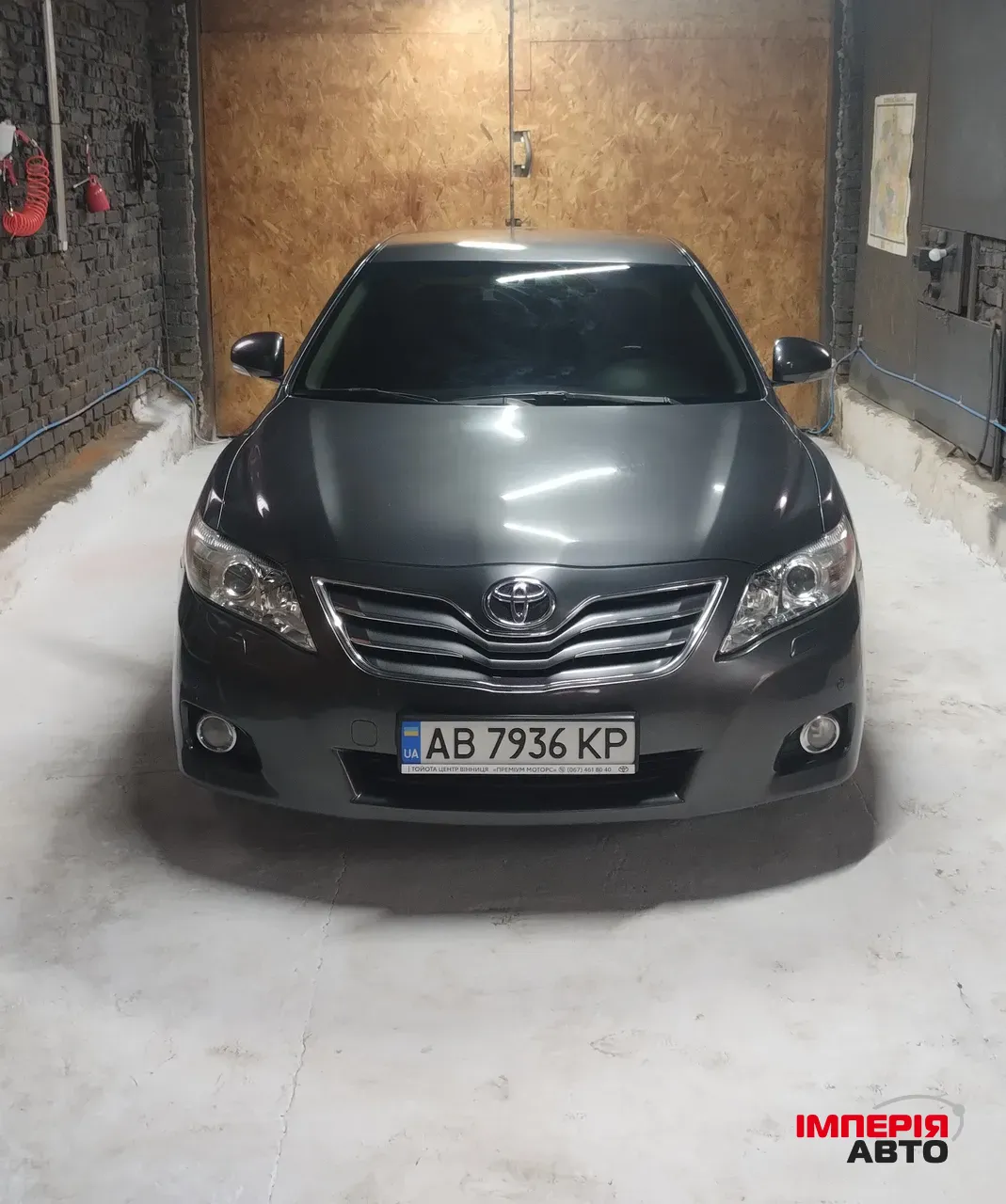 Toyota Camry - фото 1