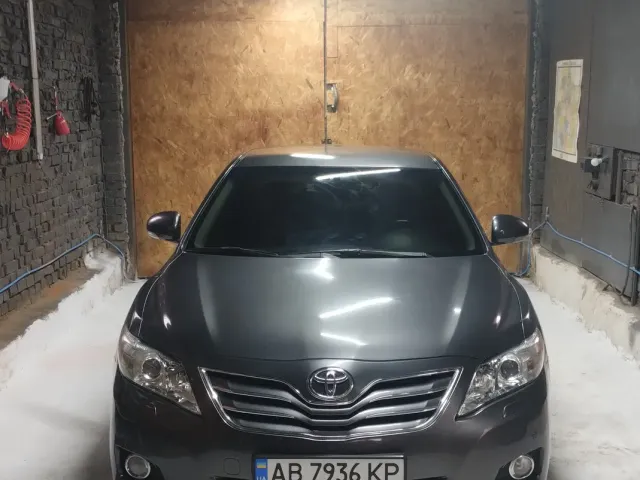Toyota Camry - фото 1