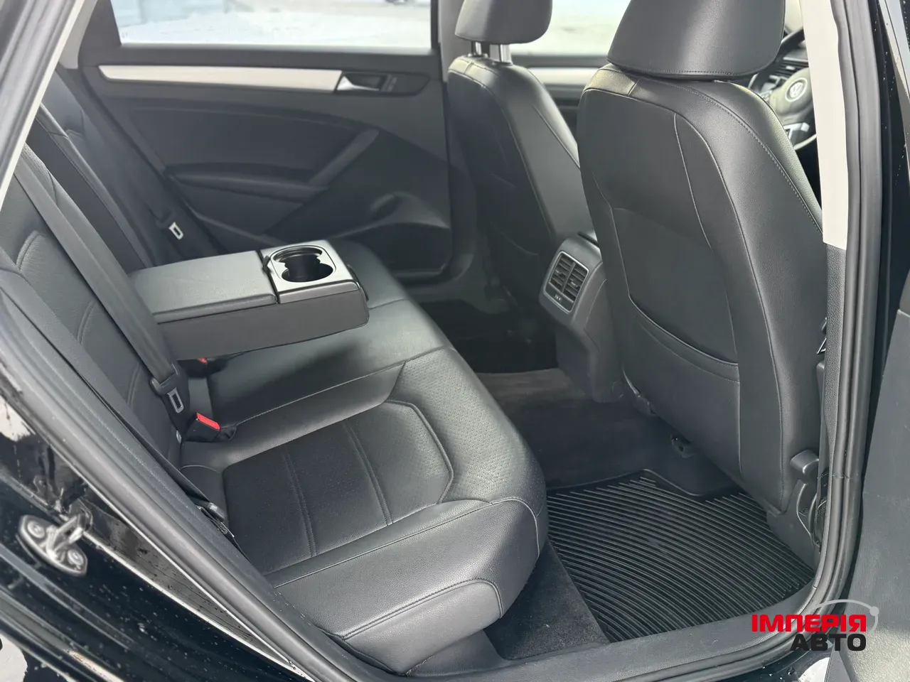 Volkswagen Passat - фото 9