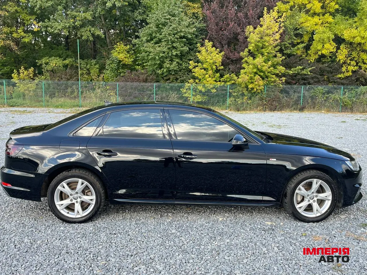 Audi A4 - фото 4