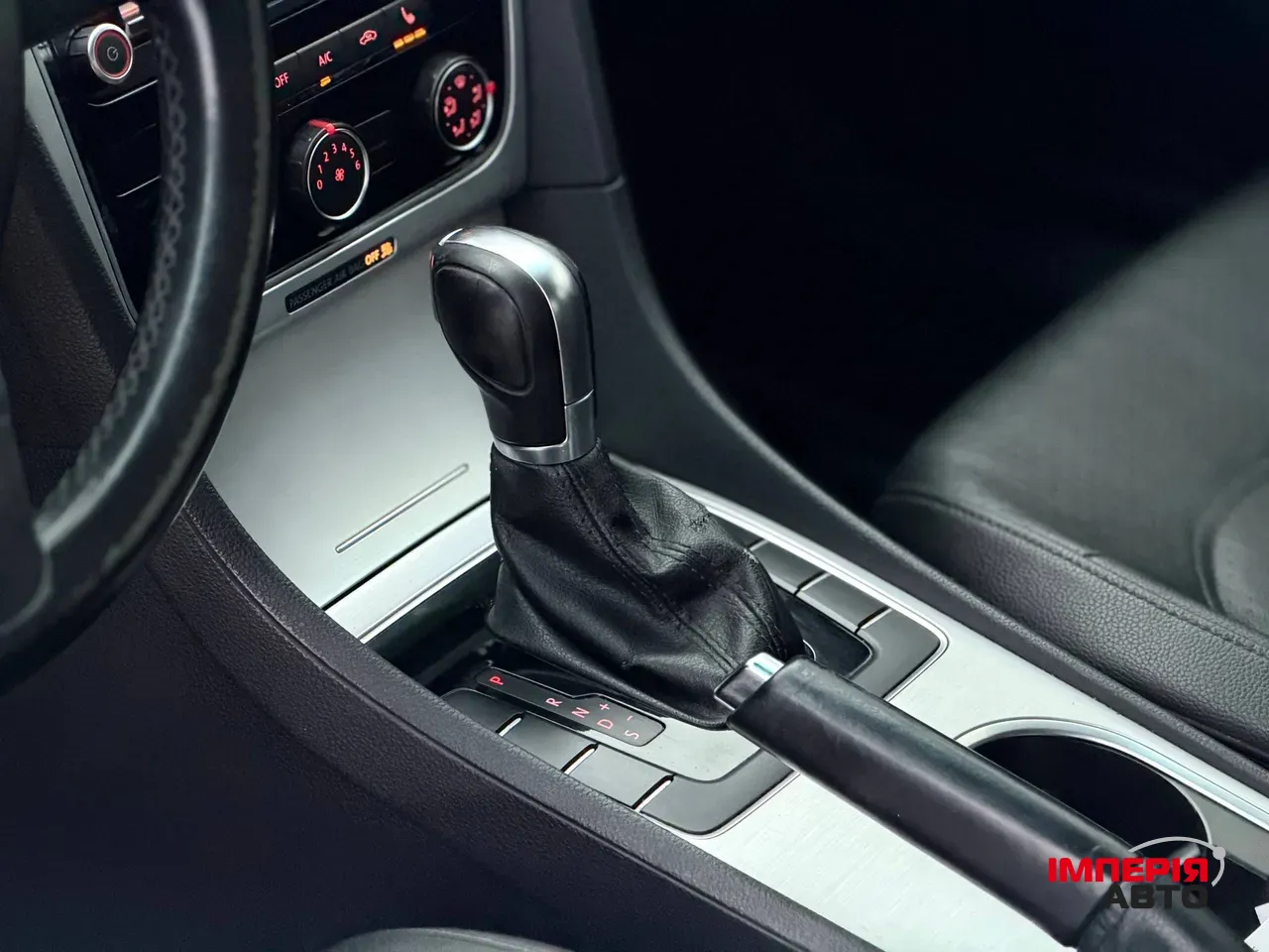 Volkswagen Passat (North America and China) - фото 39