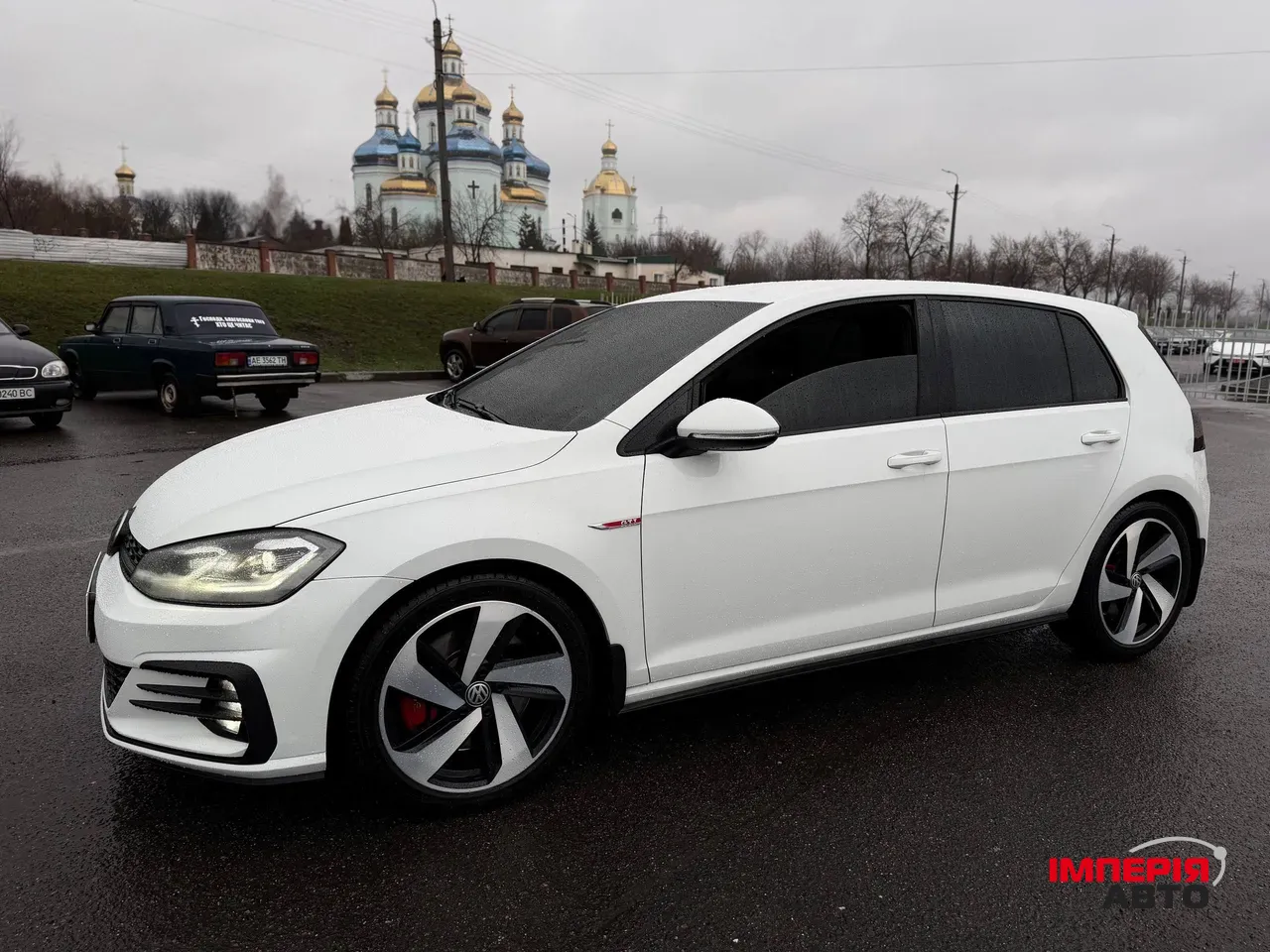 Volkswagen Golf GTI - фото 12