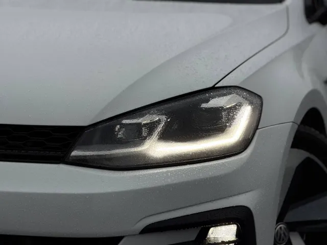 Volkswagen Golf GTI - фото 4