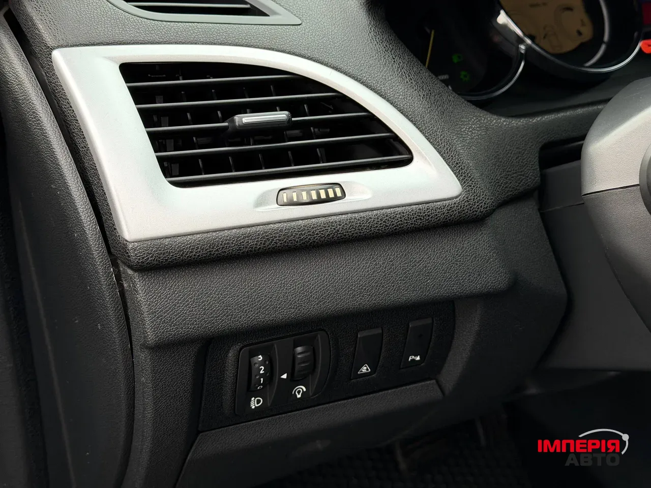 Renault Megane - фото 33