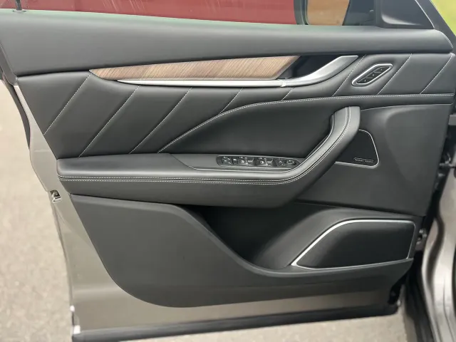 Maserati Levante - фото 4