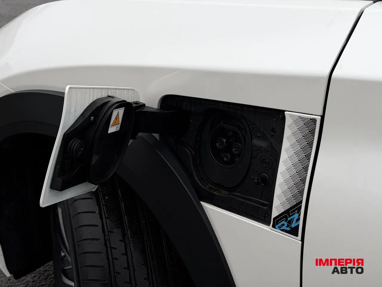 Lexus RZ - фото 5