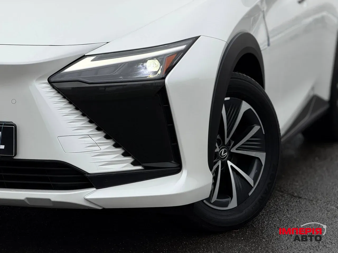 Lexus RZ - фото 3