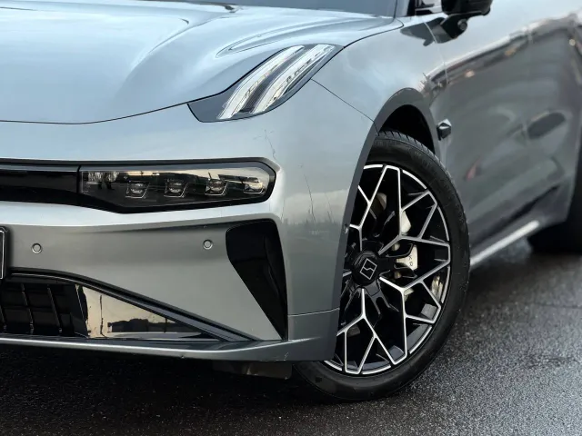 Zeekr 001 - фото 3