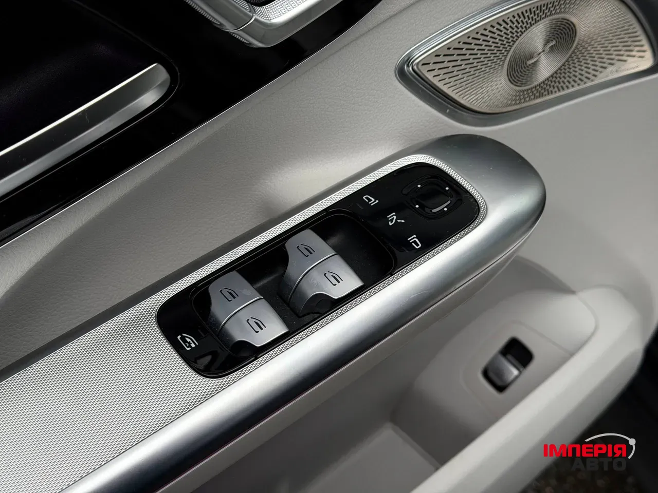 Mercedes-Benz EQE SUV - фото 47