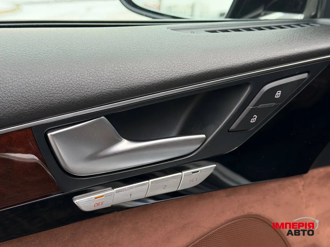 Audi A8 - фото 32