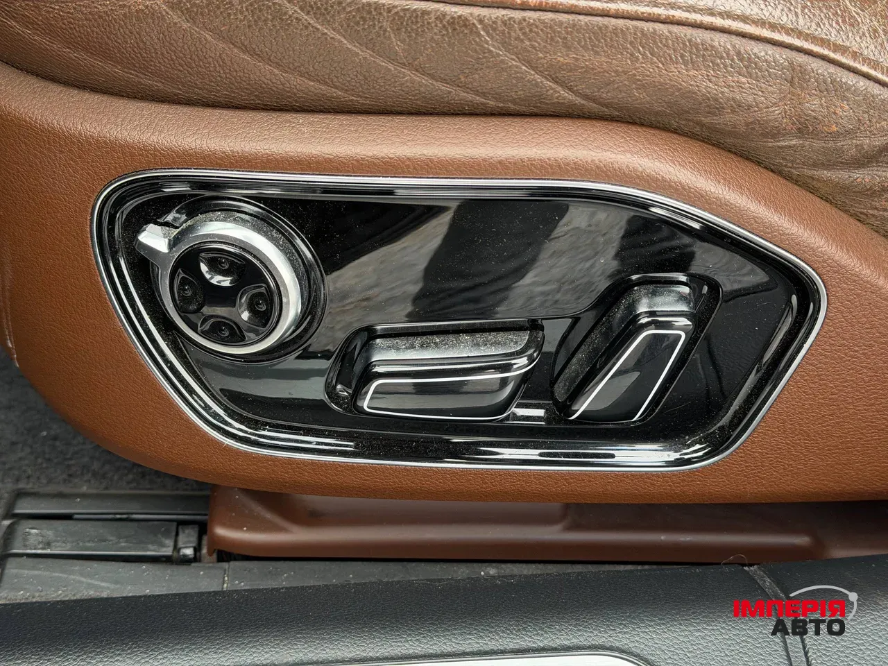 Audi A8 - фото 39