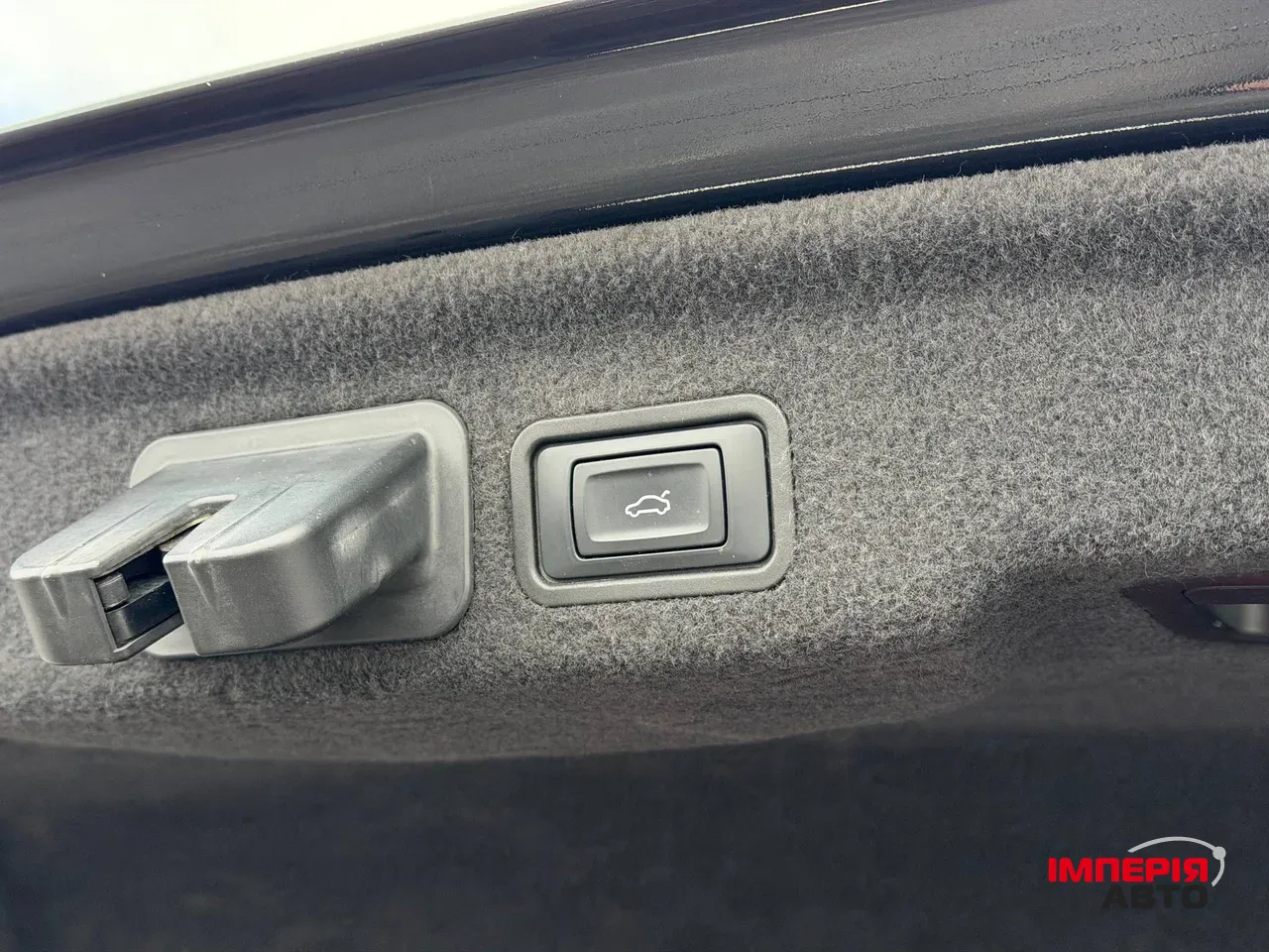 Audi A8 - фото 30