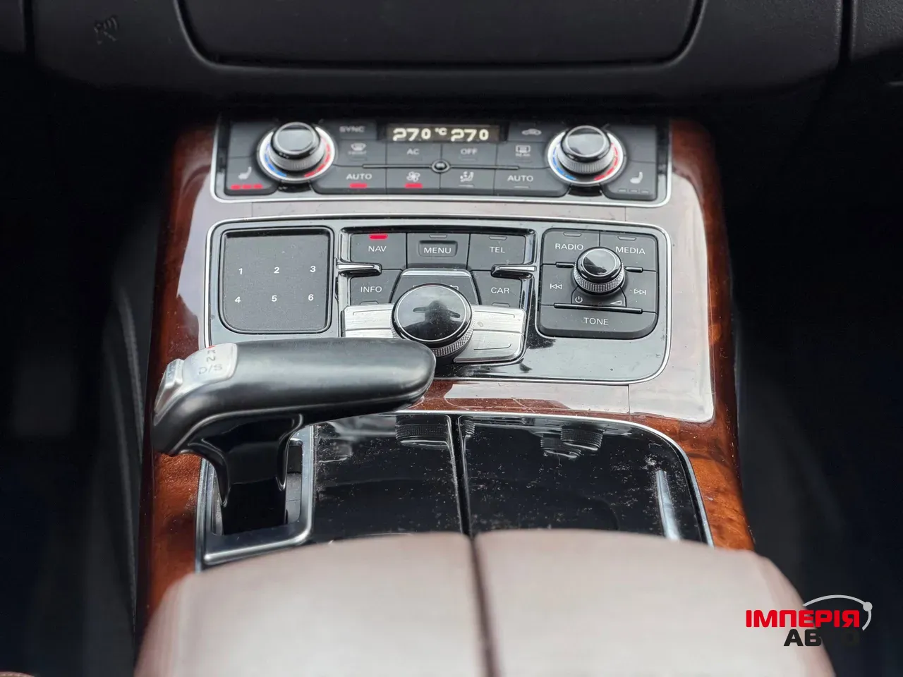 Audi A8 - фото 48