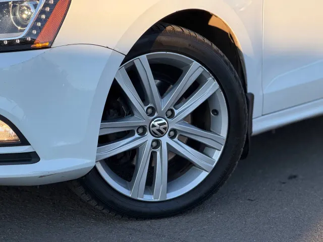 Volkswagen Jetta - фото 3