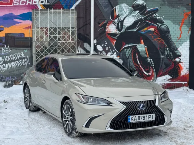 Lexus ES - фото 1