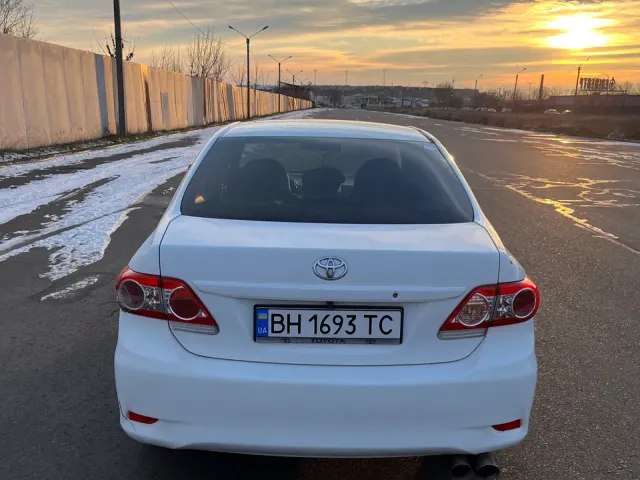 Toyota Corolla - фото 1