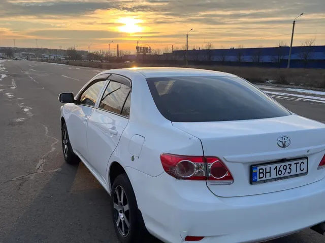 Toyota Corolla - фото 2
