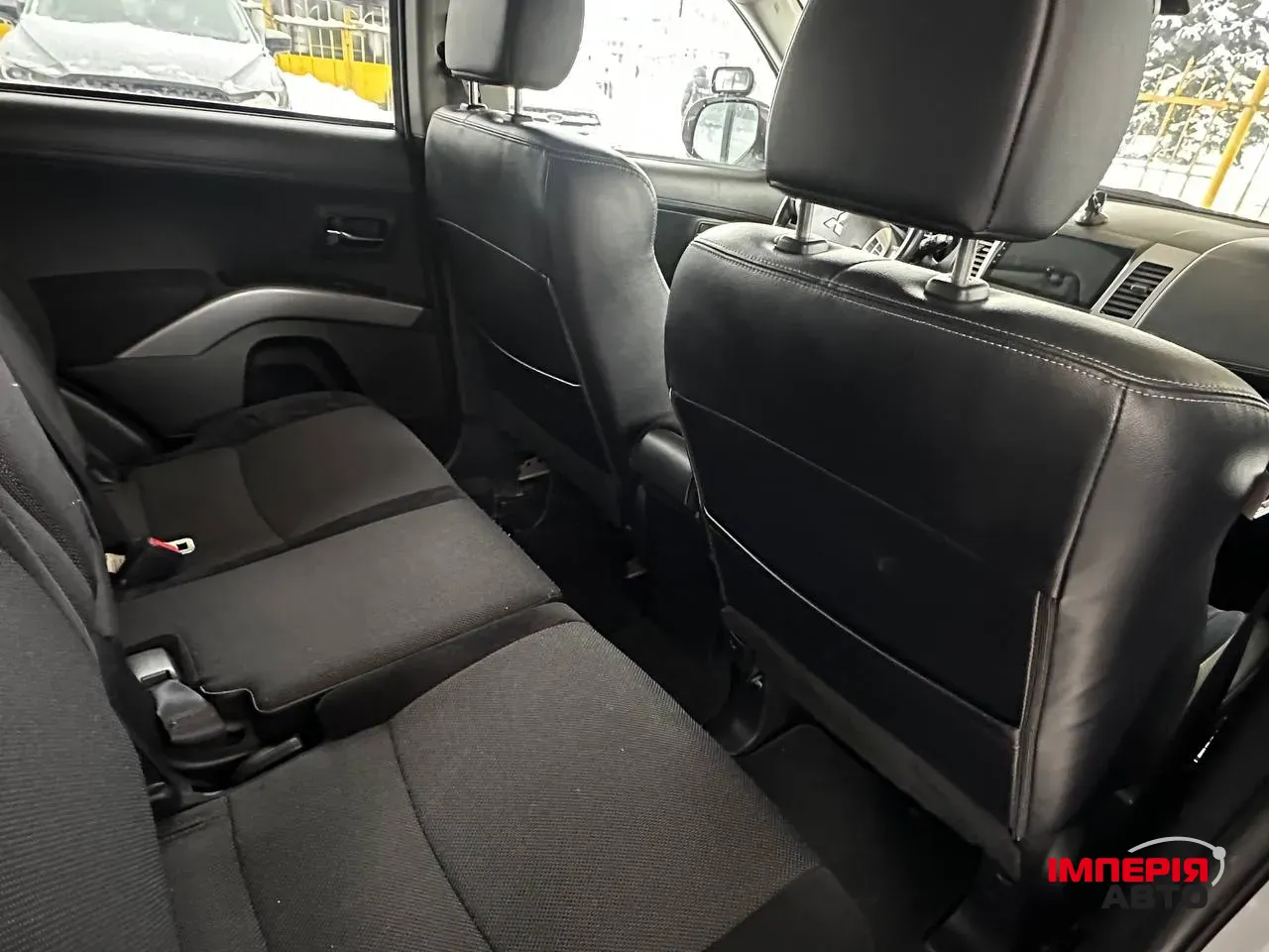 Mitsubishi Outlander - фото 7