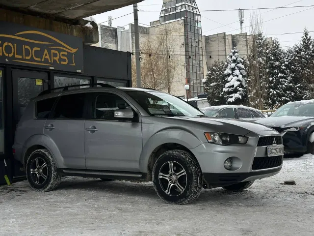 Mitsubishi Outlander - фото 2