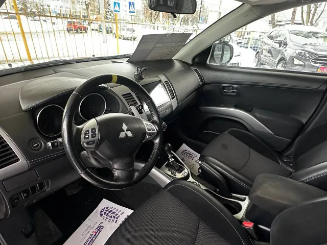 Mitsubishi Outlander - фото 4