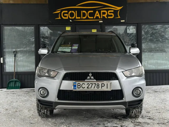 Mitsubishi Outlander - фото 1
