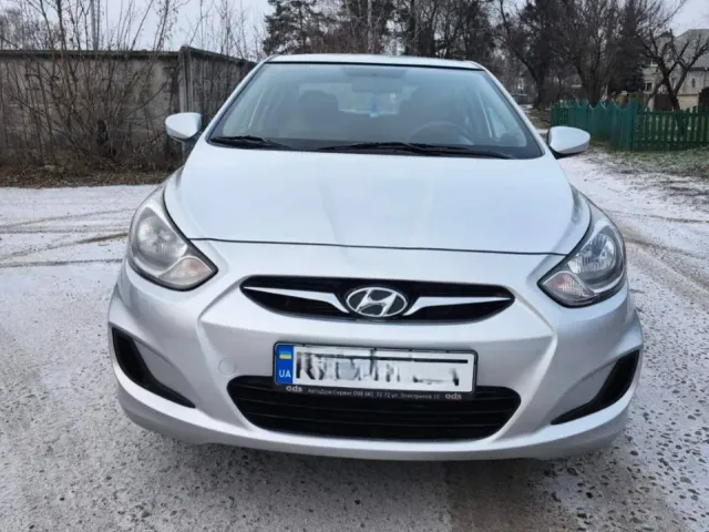 Hyundai Accent - фото 1