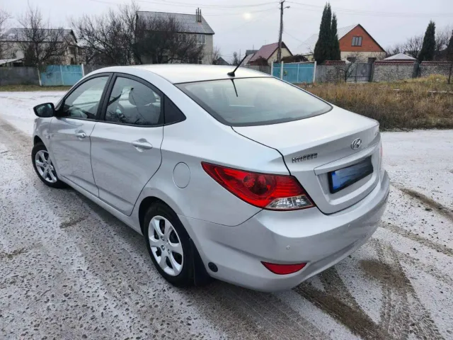 Hyundai Accent - фото 5