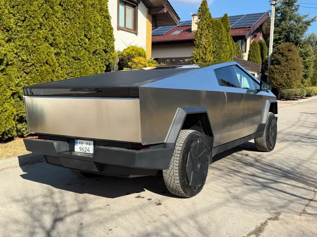 Tesla Cybertruck - фото 4