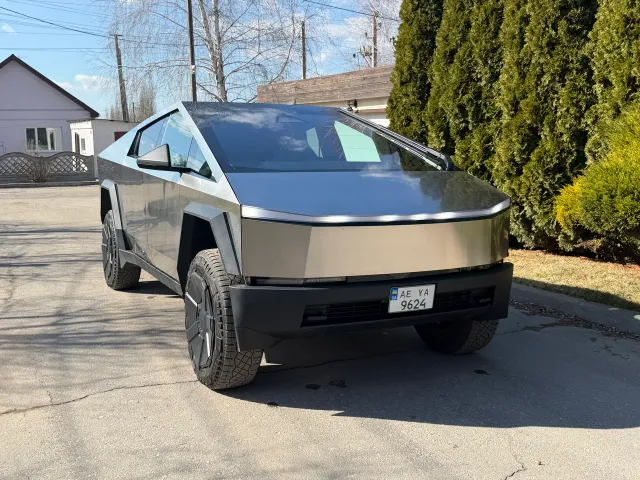 Tesla Cybertruck - фото 1