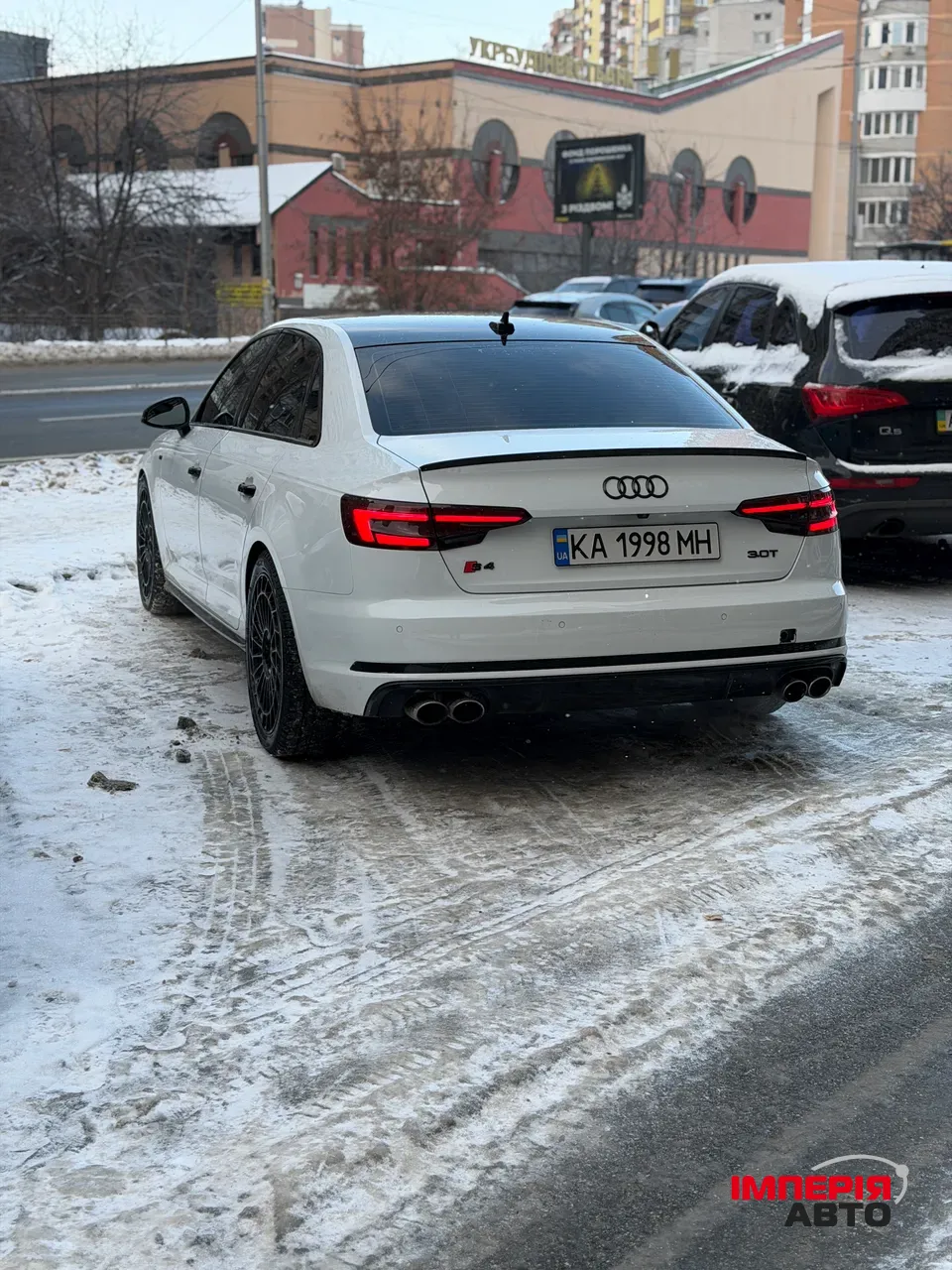Audi S4 - фото 1