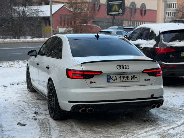 Audi S4 - фото 1