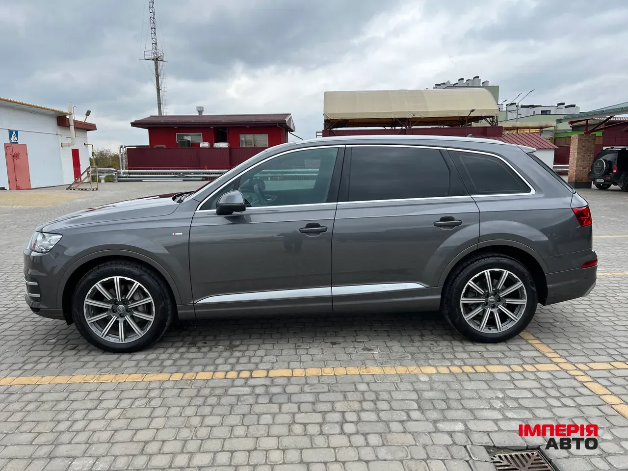 Audi Q7 - фото 8