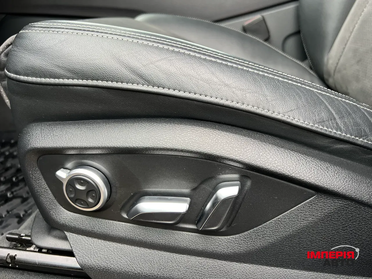 Audi Q7 - фото 13