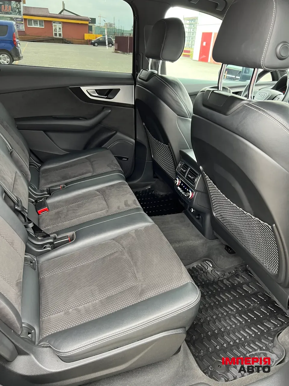 Audi Q7 - фото 28