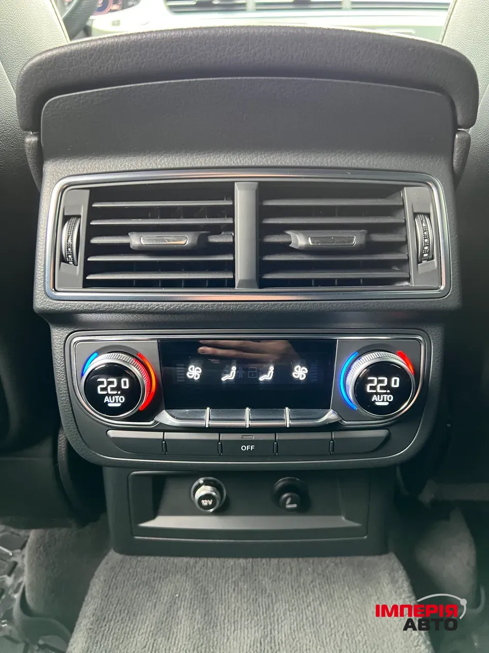 Audi Q7 - фото 24