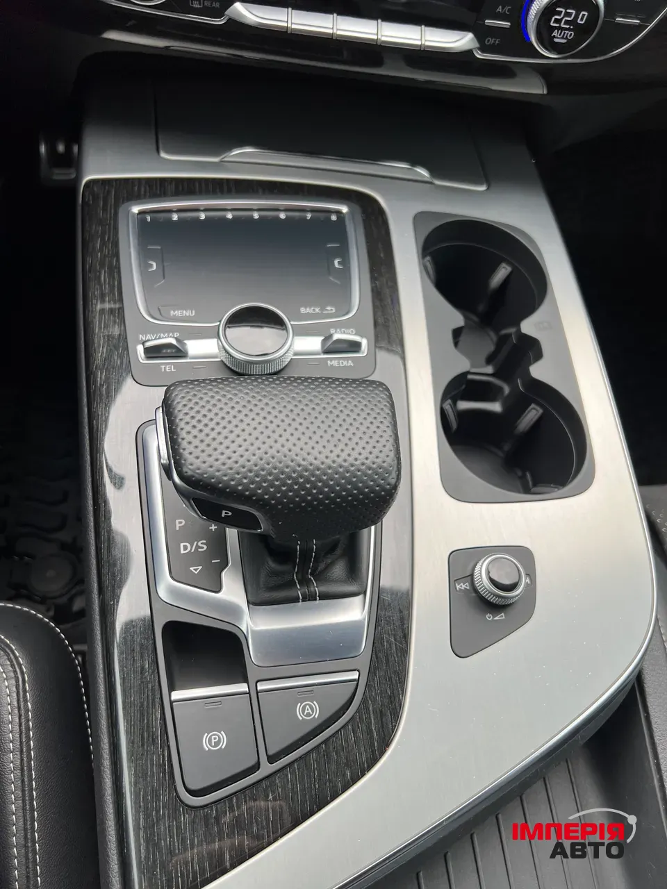 Audi Q7 - фото 38