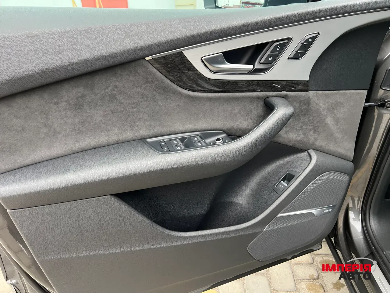 Audi Q7 - фото 16