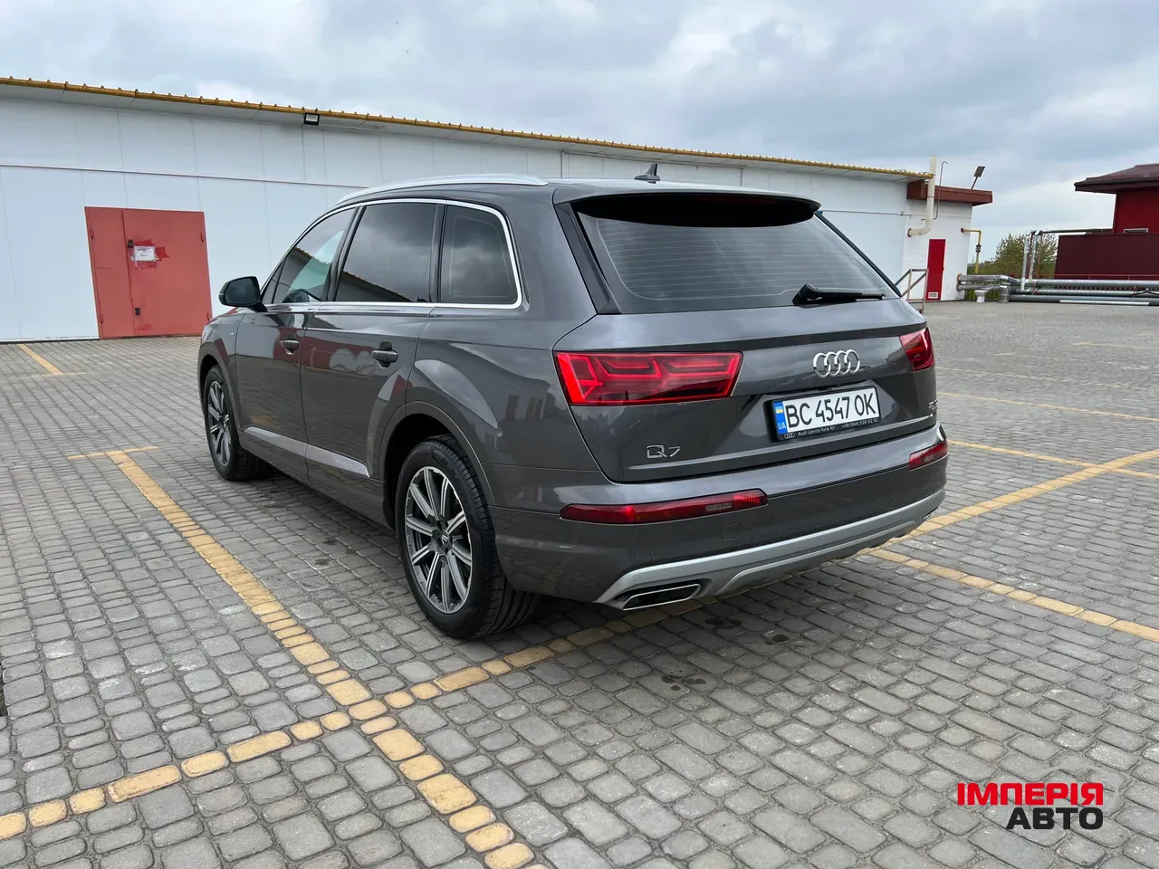 Audi Q7 - фото 7
