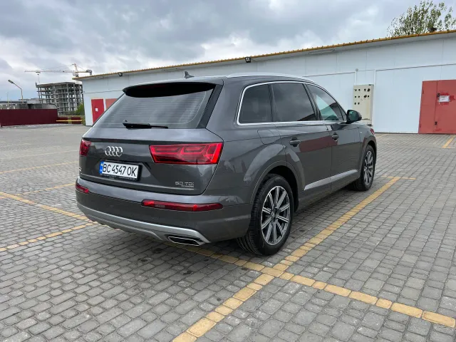 Audi Q7 - фото 5