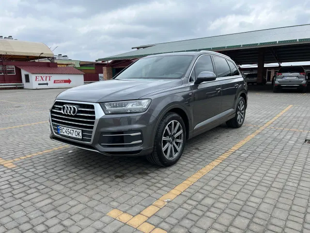 Audi Q7 - фото 1